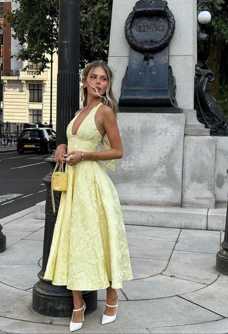 Esmeralda™ | Robe à encolure halterneck